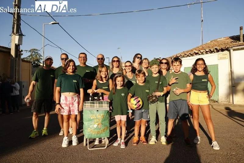 Foto 3 - Do&ntilde;inos arranca sus fiestas con un preg&oacute;n muy animado