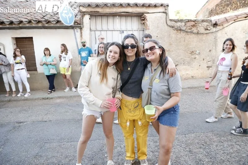 Foto 10 - Do&ntilde;inos arranca sus fiestas con un preg&oacute;n muy animado