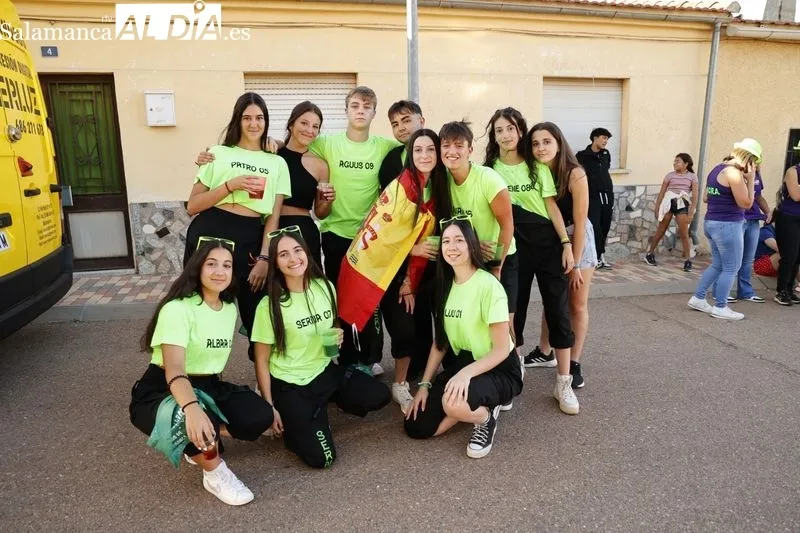 Foto 13 - Do&ntilde;inos arranca sus fiestas con un preg&oacute;n muy animado