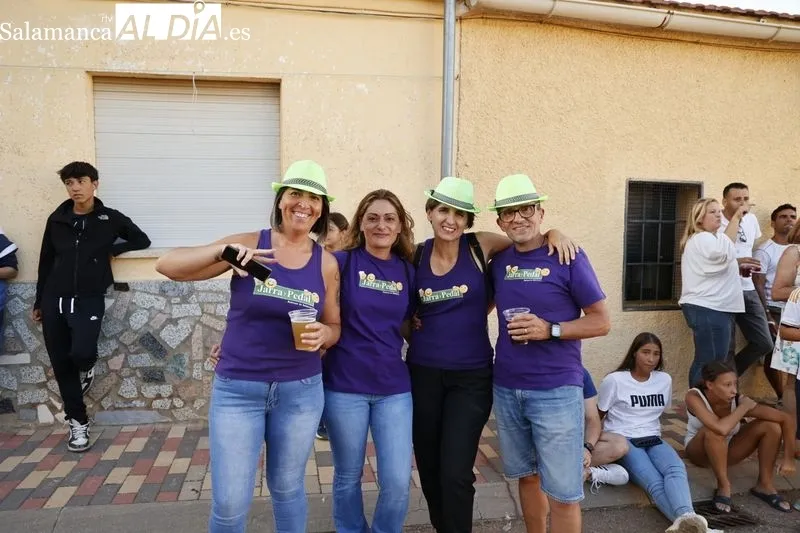 Foto 14 - Do&ntilde;inos arranca sus fiestas con un preg&oacute;n muy animado