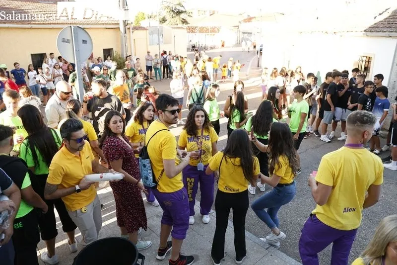 Foto 17 - Do&ntilde;inos arranca sus fiestas con un preg&oacute;n muy animado