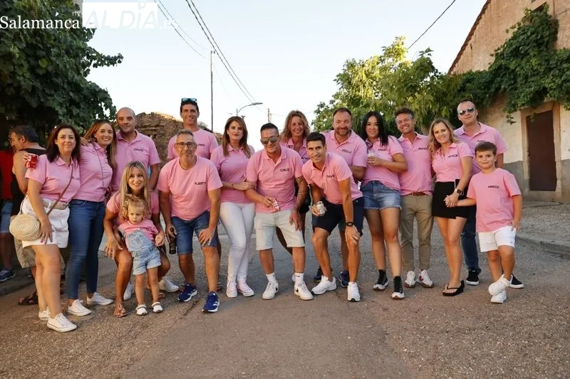 Foto 26 - Do&ntilde;inos arranca sus fiestas con un preg&oacute;n muy animado