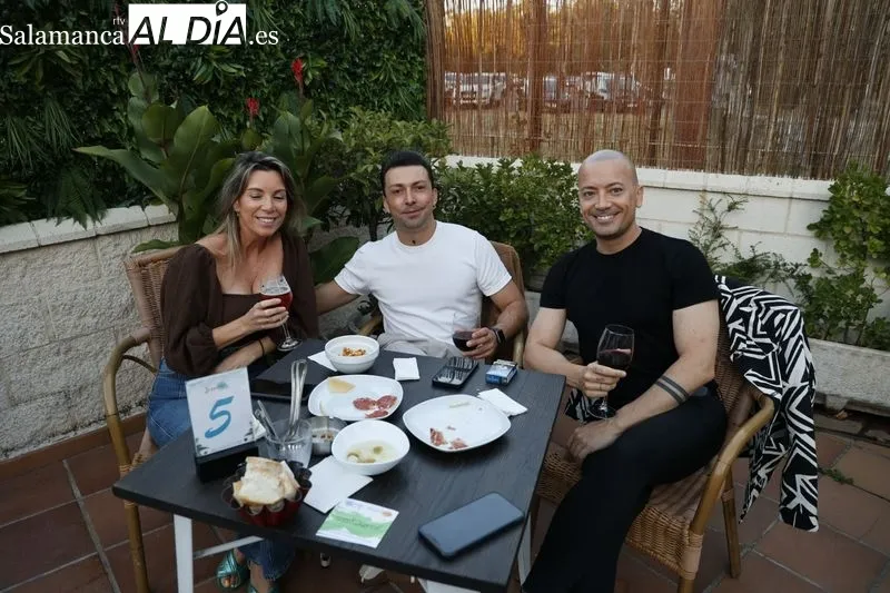 Foto 2 - Carmen Alcayde y Raul Ferv&eacute; llenan de humor La Mar Sala&aacute;
