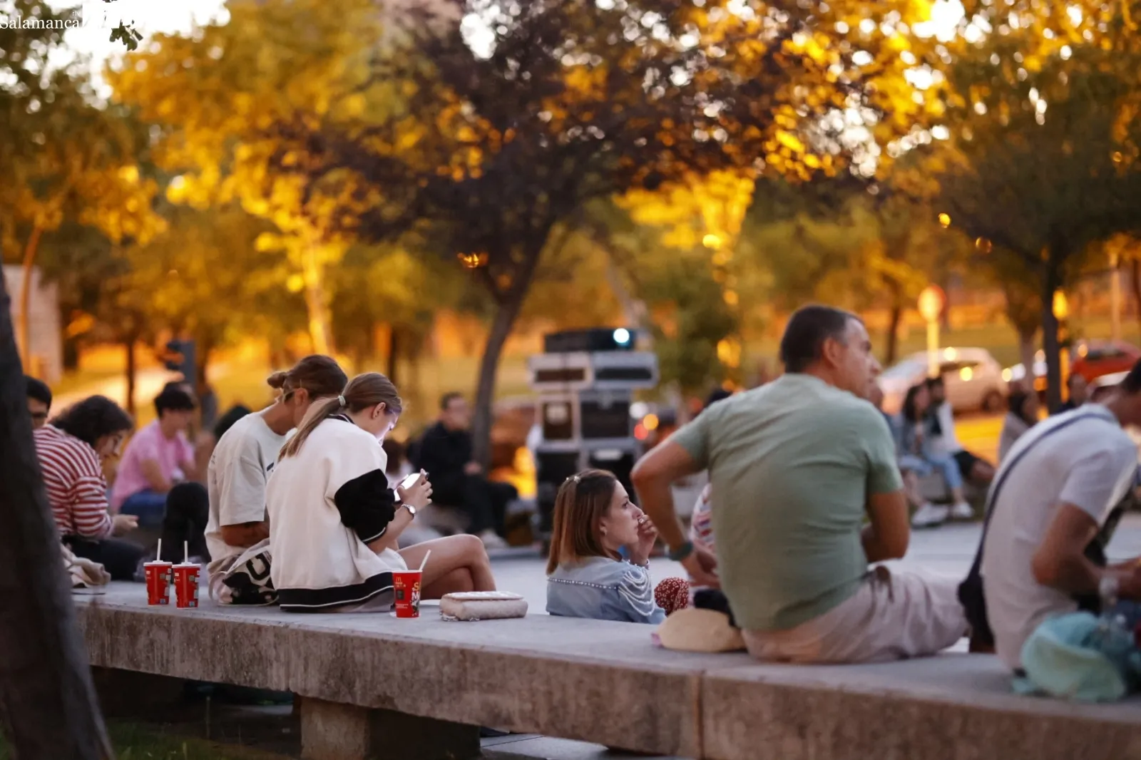Foto 7 - La pel&iacute;cula &lsquo;Peque&ntilde;a Miss Sunshine&rsquo;, protagonista en la plaza de la biblioteca Torrente Ballester