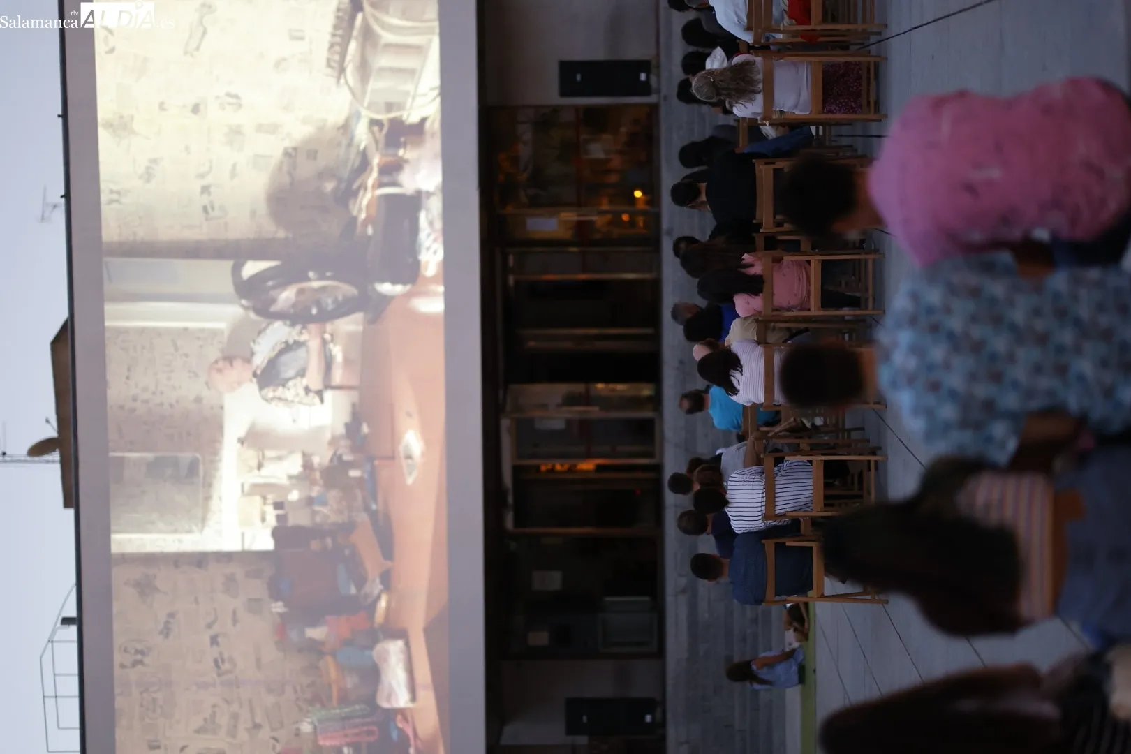 Foto 10 - La pel&iacute;cula &lsquo;Peque&ntilde;a Miss Sunshine&rsquo;, protagonista en la plaza de la biblioteca Torrente Ballester