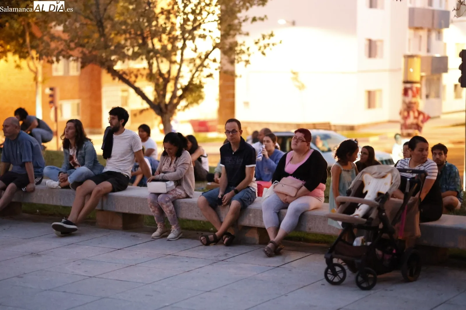 Foto 13 - La pel&iacute;cula &lsquo;Peque&ntilde;a Miss Sunshine&rsquo;, protagonista en la plaza de la biblioteca Torrente Ballester