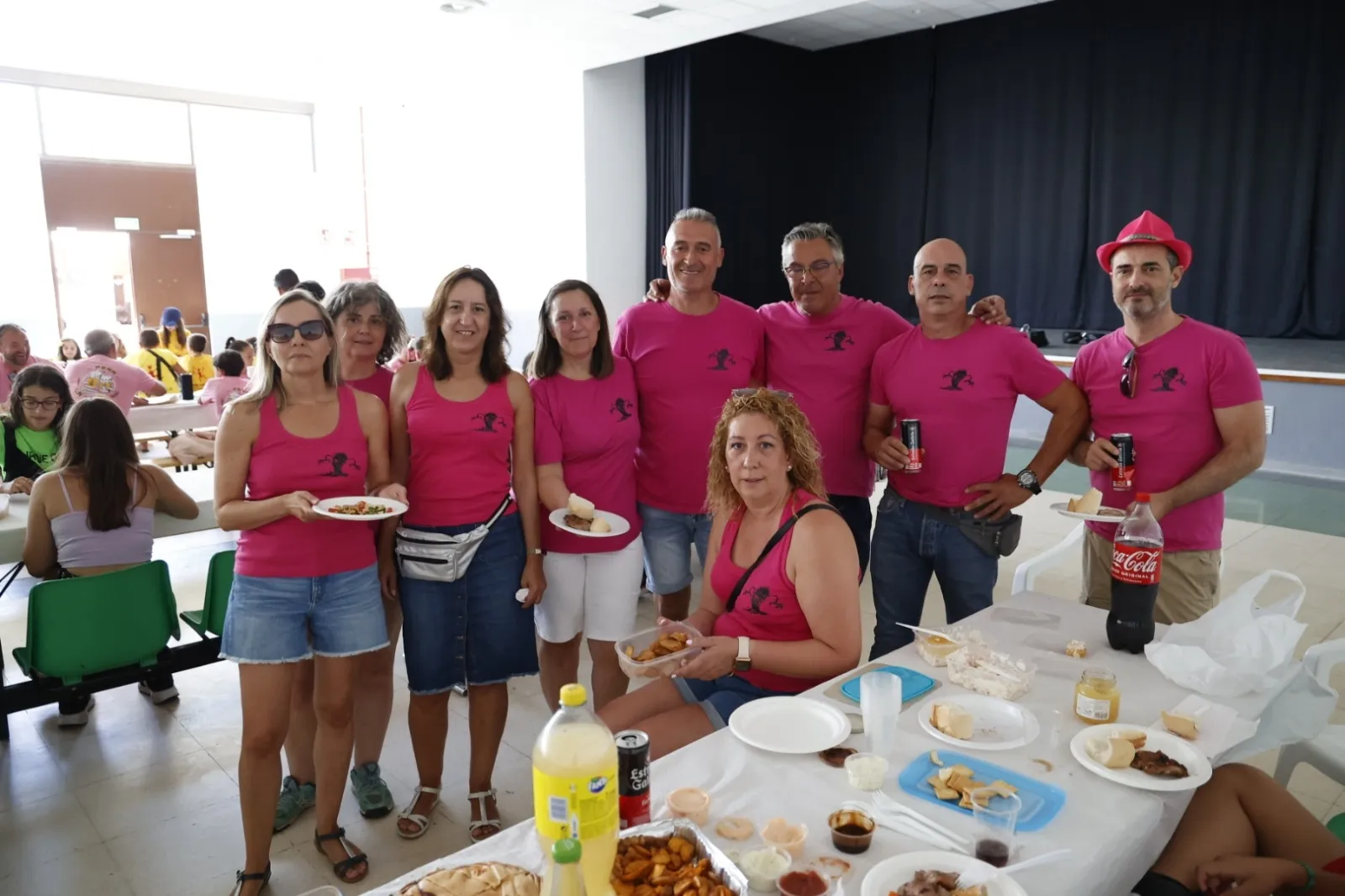 Foto 12 - Do&ntilde;inos disfruta de la comida de pe&ntilde;as 