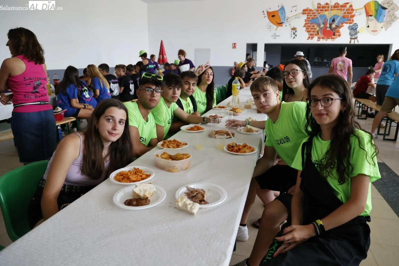Foto 10 - Do&ntilde;inos disfruta de la comida de pe&ntilde;as 