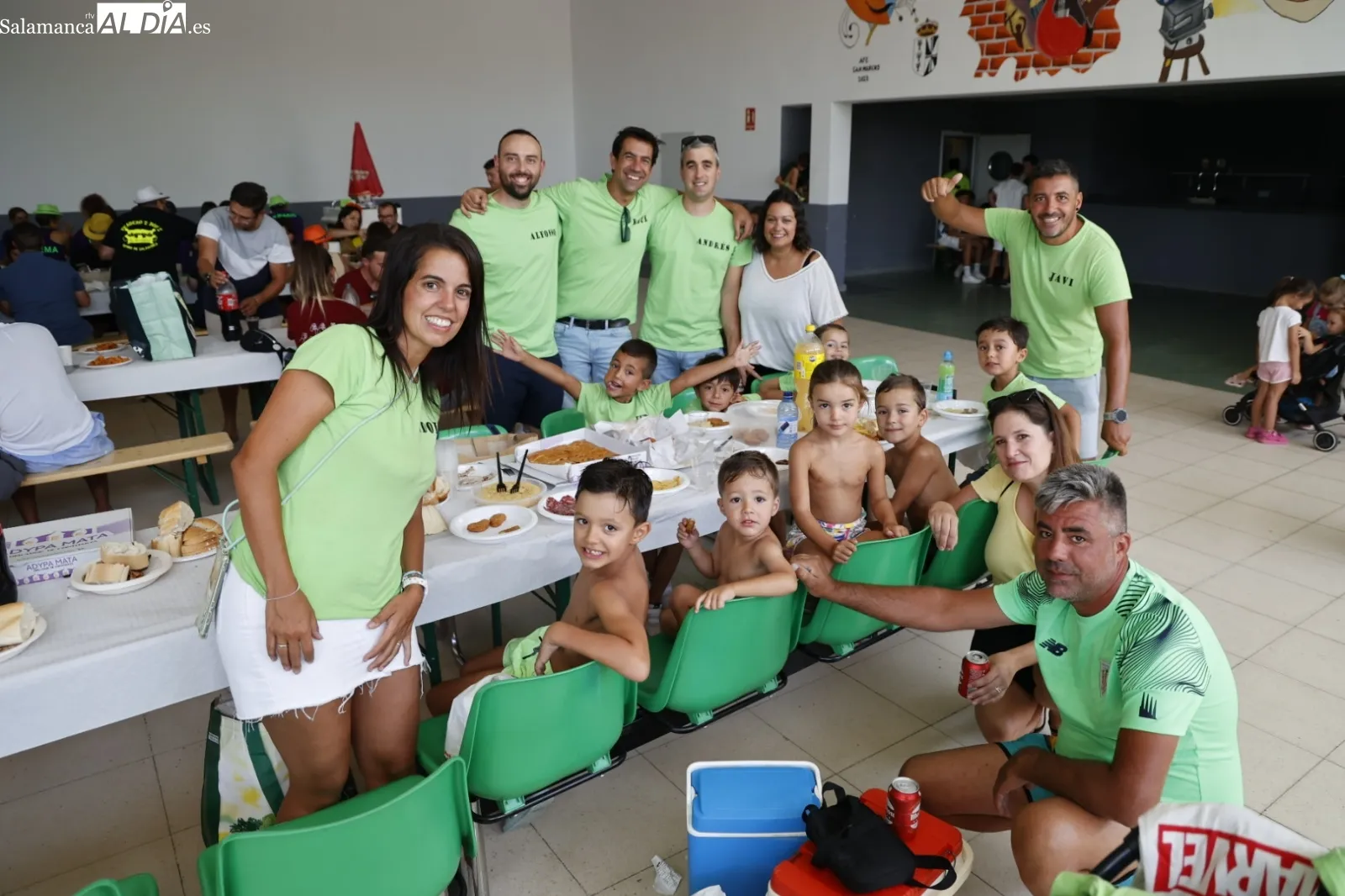 Foto 6 - Do&ntilde;inos disfruta de la comida de pe&ntilde;as 
