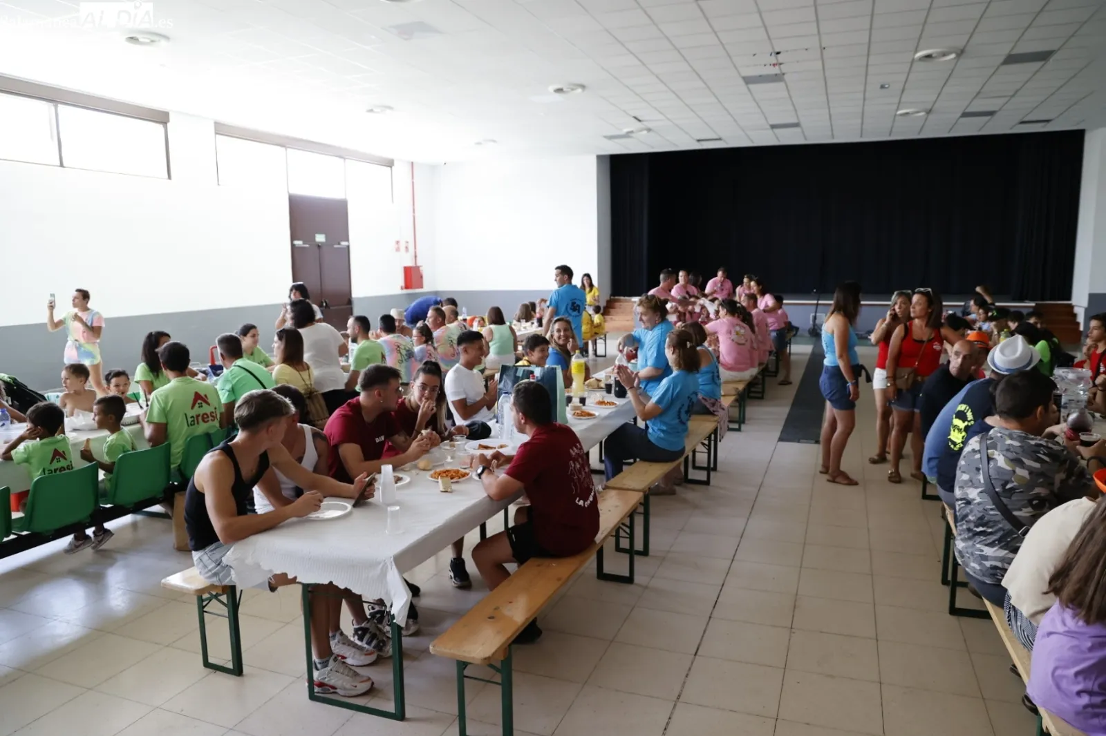 Foto 4 - Do&ntilde;inos disfruta de la comida de pe&ntilde;as 