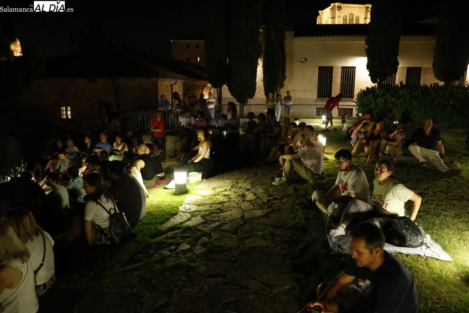 Foto 7 - Simant Duo hace disfrutar al p&uacute;blico salmantino con su concierto en los Jardines de Santo Domingo