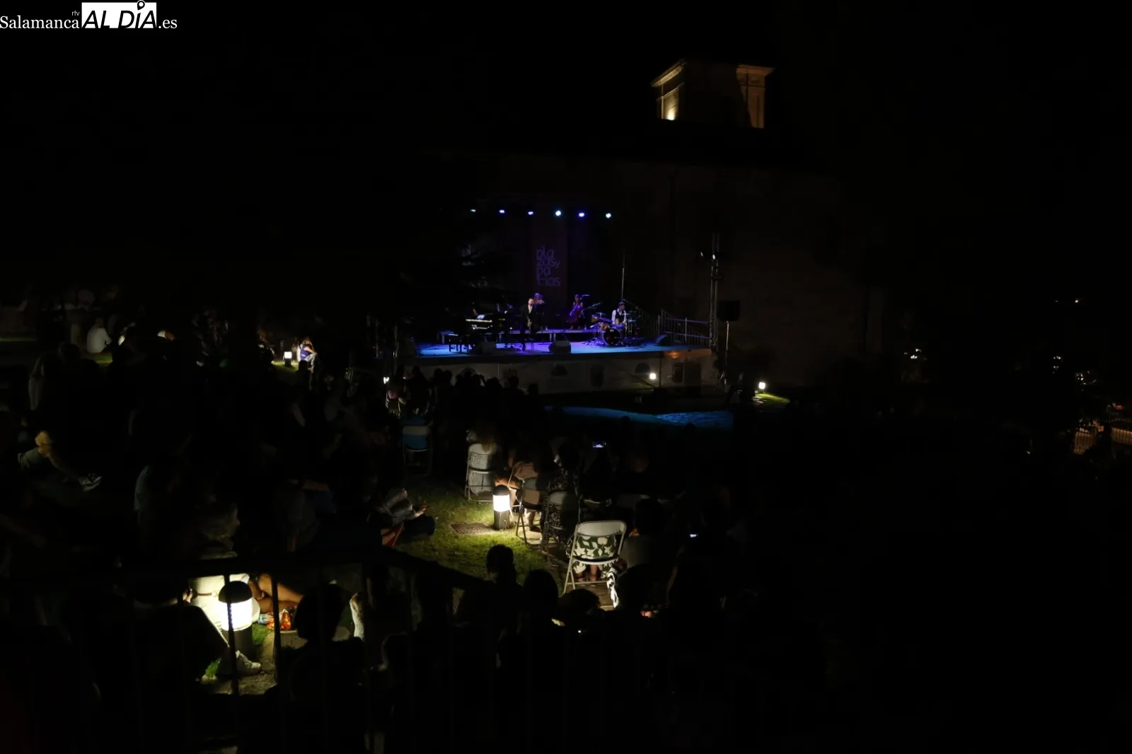 Foto 8 - Simant Duo hace disfrutar al p&uacute;blico salmantino con su concierto en los Jardines de Santo Domingo