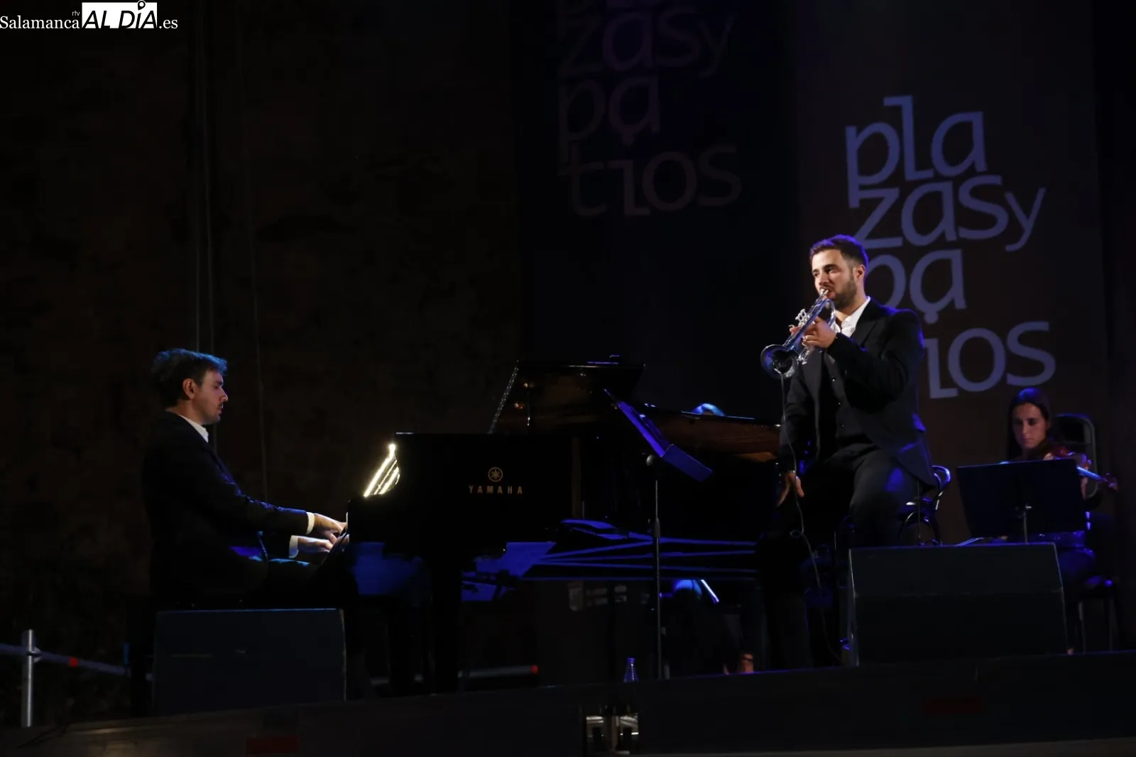 Foto 4 - Simant Duo hace disfrutar al p&uacute;blico salmantino con su concierto en los Jardines de Santo Domingo