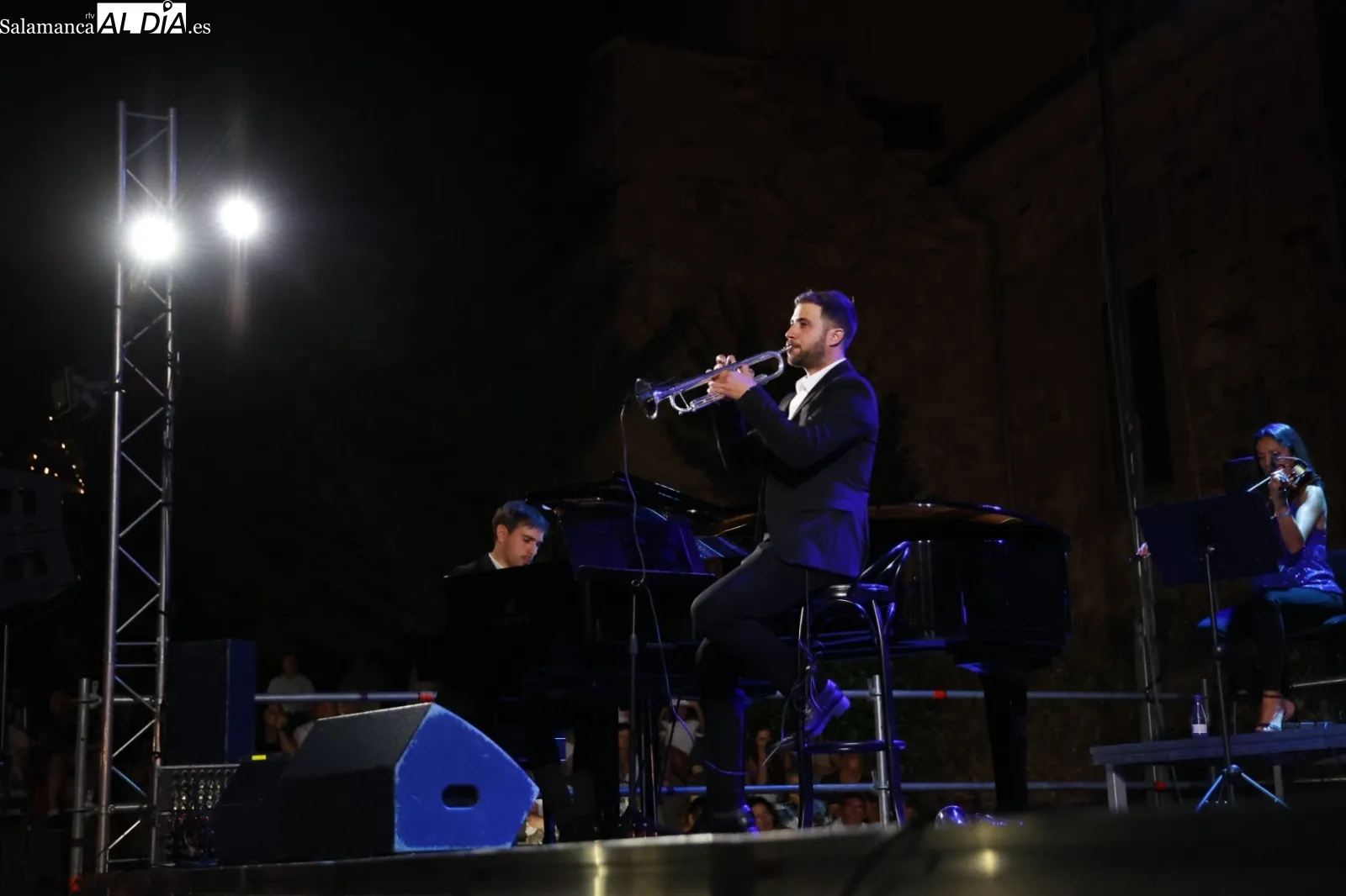 Foto 3 - Simant Duo hace disfrutar al p&uacute;blico salmantino con su concierto en los Jardines de Santo Domingo
