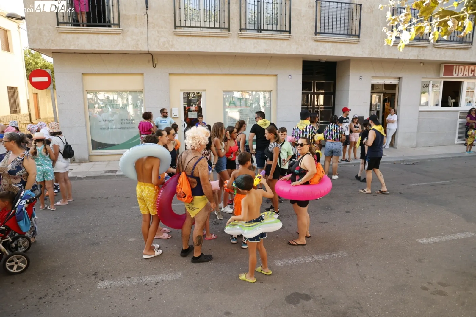 Foto 18 - Ambientazo en Castellanos de Moriscos con el paseo de pe&ntilde;as y la charanga