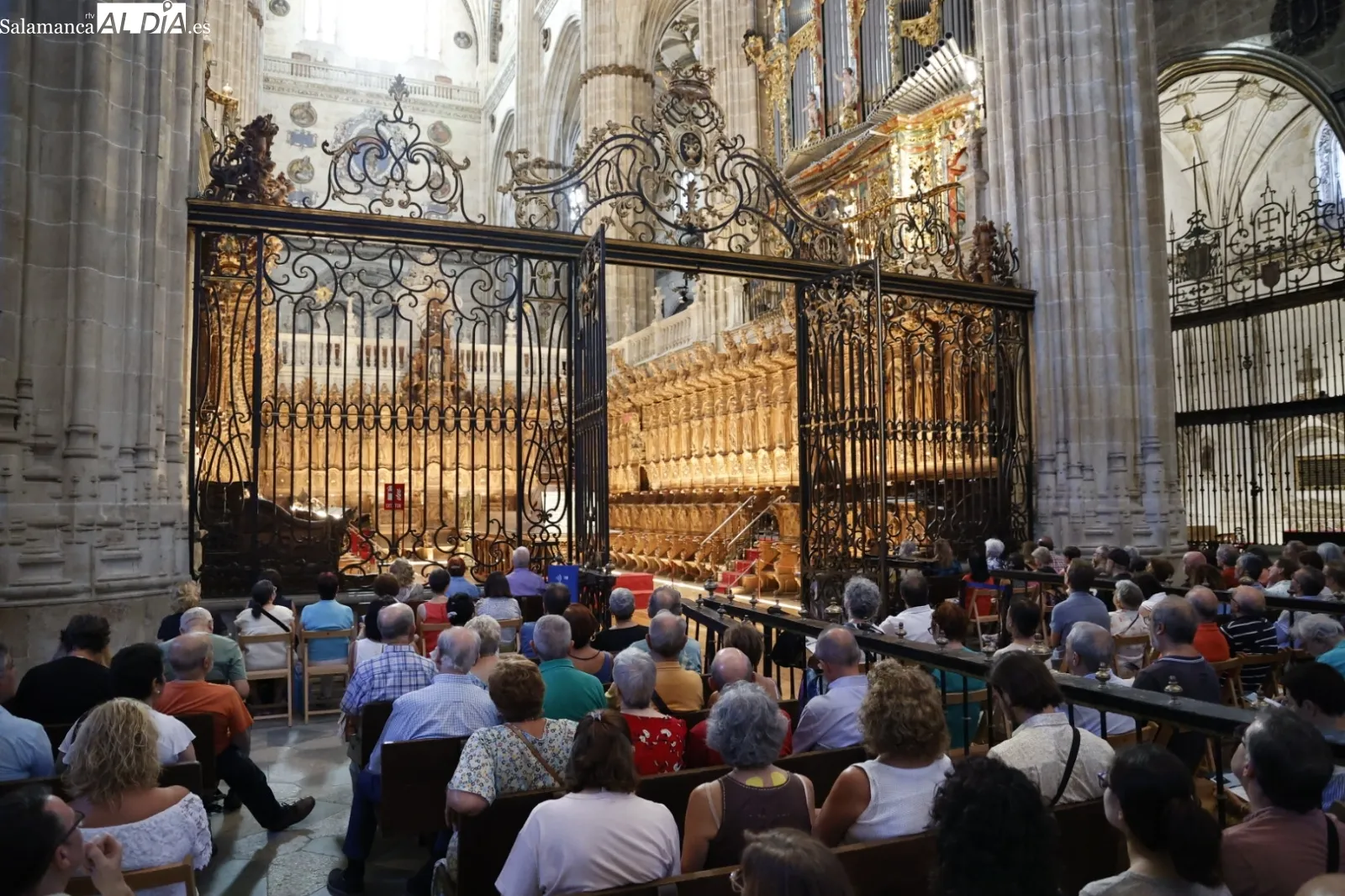 Foto 10 - El organista Pier Damiano Peretti da un imponente concierto en la Catedral