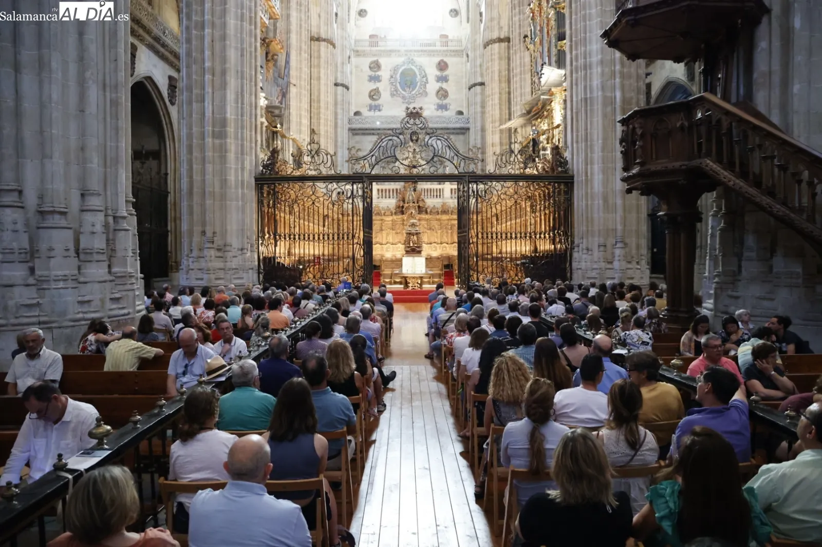 Foto 8 - El organista Pier Damiano Peretti da un imponente concierto en la Catedral