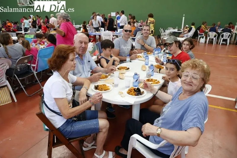 Foto 7 - Castellanos de Moriscos se divierte con su Gran Paella Popular