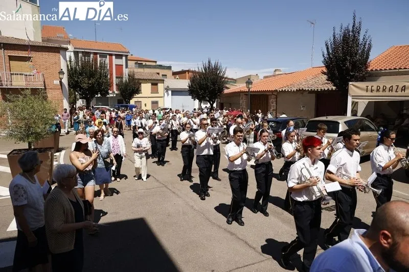 Foto 9 - Castellanos de Moriscos no se pierde la procesi&oacute;n del Sant&iacute;simo Cristo de las Batallas