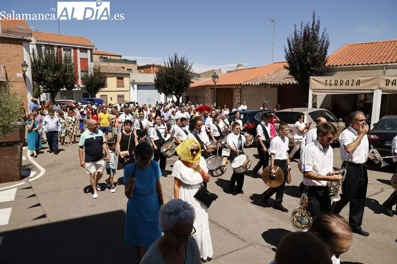 Foto 7 - Castellanos de Moriscos no se pierde la procesi&oacute;n del Sant&iacute;simo Cristo de las Batallas