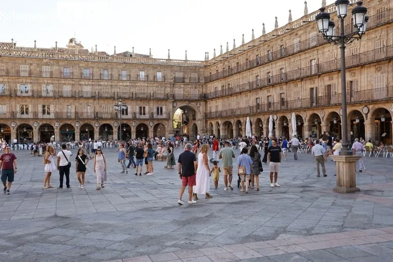 Foto 4 - Buen ambiente en el centro de Salamanca en un fin de semana marcado por el calor