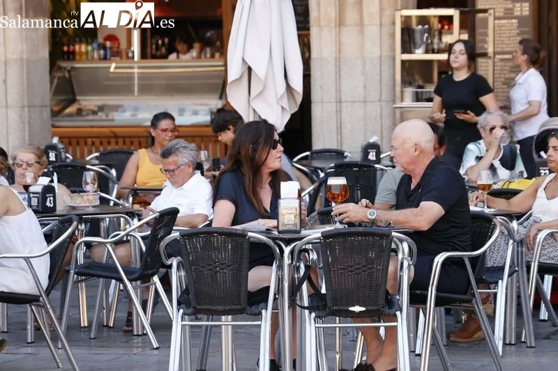 Foto 2 - Buen ambiente en el centro de Salamanca en un fin de semana marcado por el calor