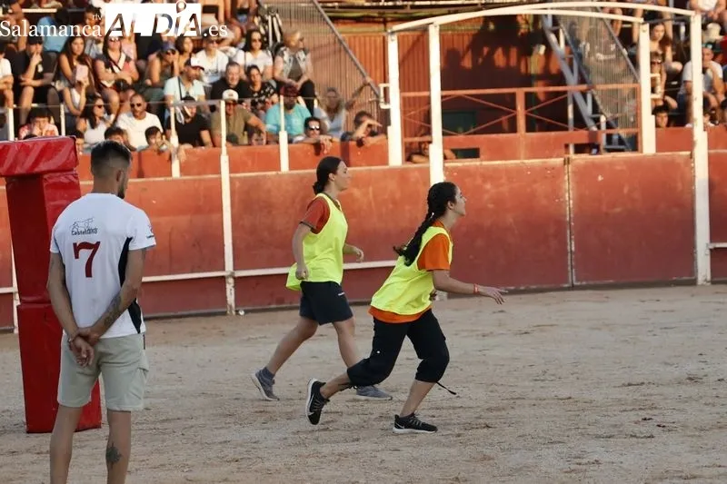 Foto 11 - Ambientazo en las vaquillas de Carbajosa para seguir disfrutando de las fiestas