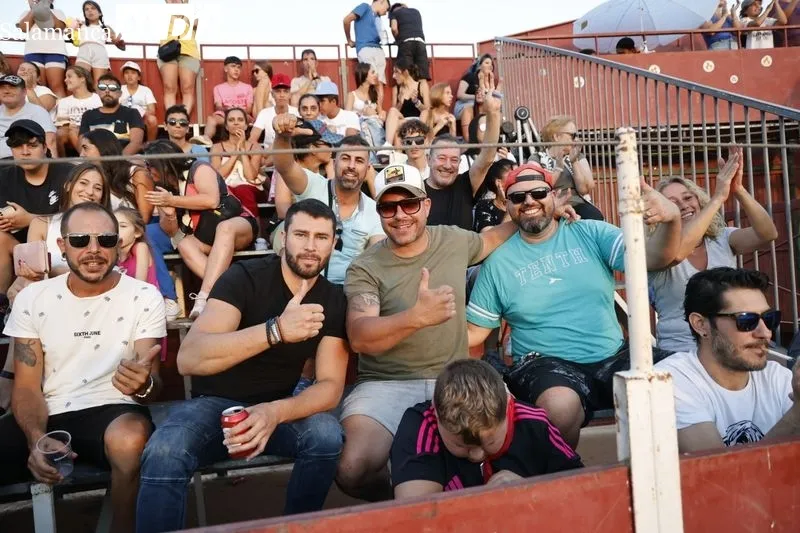 Foto 4 - Ambientazo en las vaquillas de Carbajosa para seguir disfrutando de las fiestas