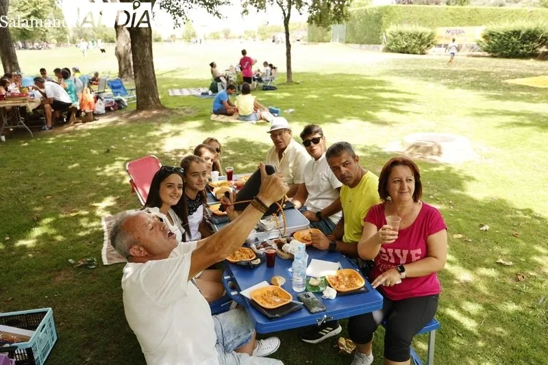 Foto 8 - Los vecinos de Carbajosa no fallan a su cita con la tradicional paellada