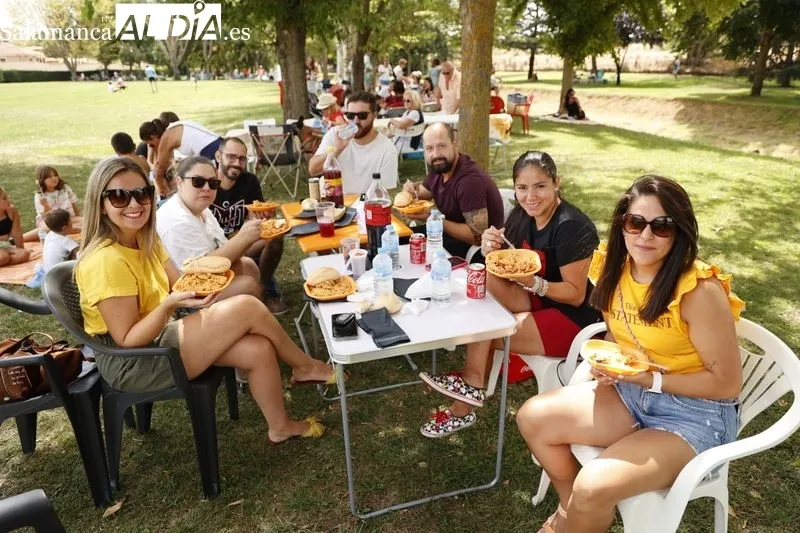 Foto 3 - Los vecinos de Carbajosa no fallan a su cita con la tradicional paellada