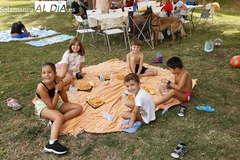 Foto 2 - Los vecinos de Carbajosa no fallan a su cita con la tradicional paellada