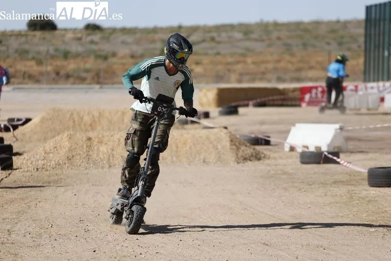Primera jornada de la I Copa Nacional Off Road de patinetes y monociclos eléctricos que se disputa en Mozárbez. Fotos: David Sañudo