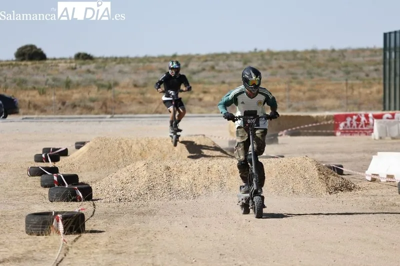 Primera jornada de la I Copa Nacional Off Road de patinetes y monociclos eléctricos que se disputa en Mozárbez. Fotos: David Sañudo