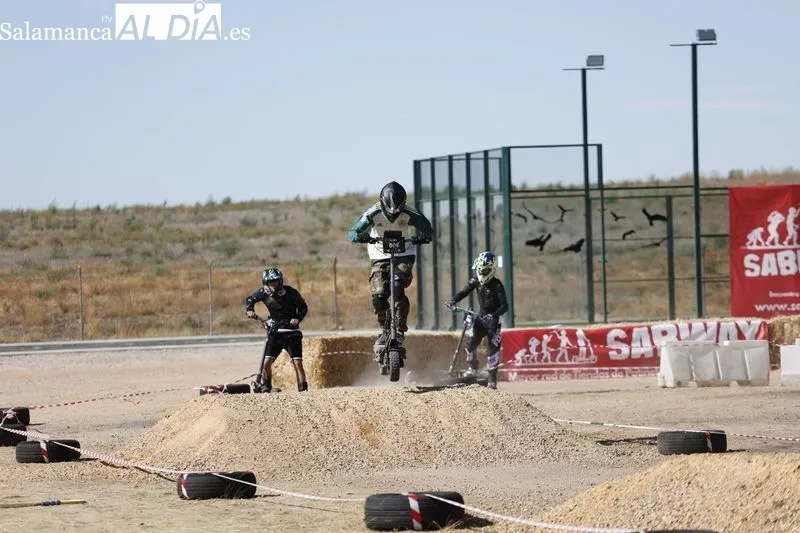 Primera jornada de la I Copa Nacional Off Road de patinetes y monociclos eléctricos que se disputa en Mozárbez. Fotos: David Sañudo