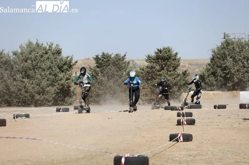 Primera jornada de la I Copa Nacional Off Road de patinetes y monociclos eléctricos que se disputa en Mozárbez. Fotos: David Sañudo
