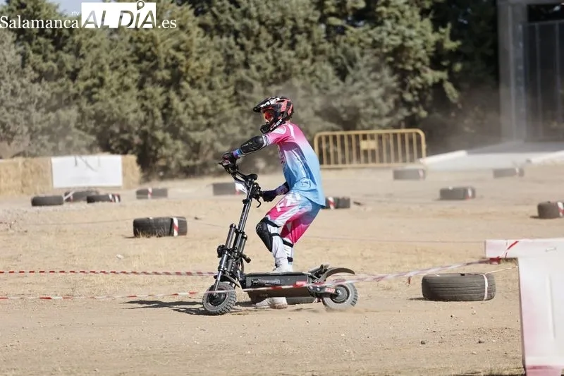 Primera jornada de la I Copa Nacional Off Road de patinetes y monociclos eléctricos que se disputa en Mozárbez. Fotos: David Sañudo