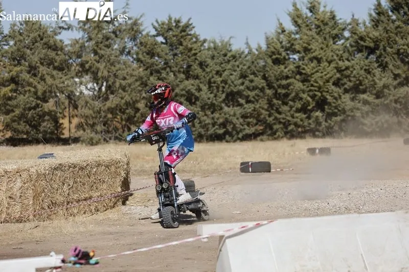 Primera jornada de la I Copa Nacional Off Road de patinetes y monociclos eléctricos que se disputa en Mozárbez. Fotos: David Sañudo