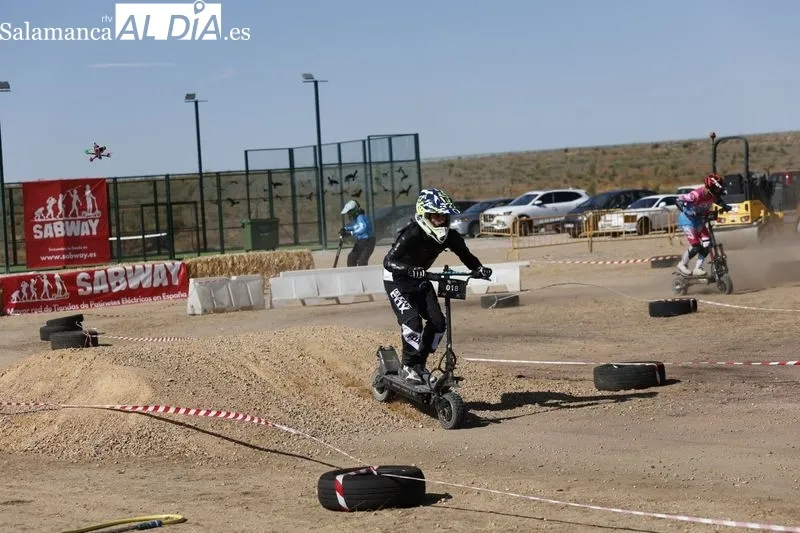 Primera jornada de la I Copa Nacional Off Road de patinetes y monociclos eléctricos que se disputa en Mozárbez. Fotos: David Sañudo