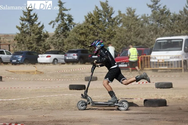 Primera jornada de la I Copa Nacional Off Road de patinetes y monociclos eléctricos que se disputa en Mozárbez. Fotos: David Sañudo