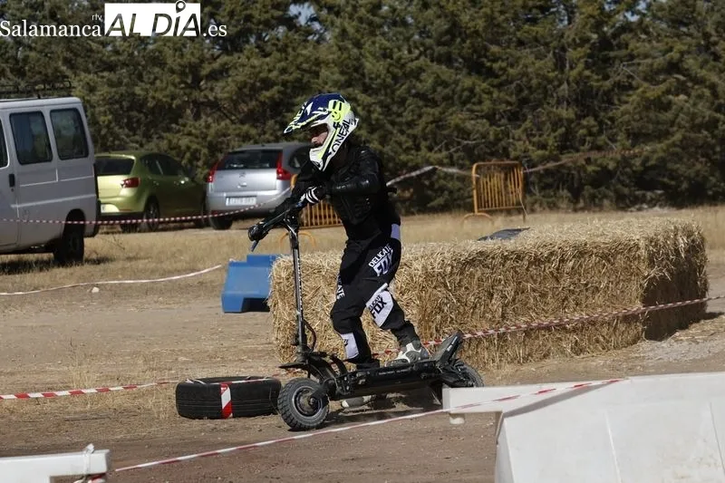 Primera jornada de la I Copa Nacional Off Road de patinetes y monociclos eléctricos que se disputa en Mozárbez. Fotos: David Sañudo