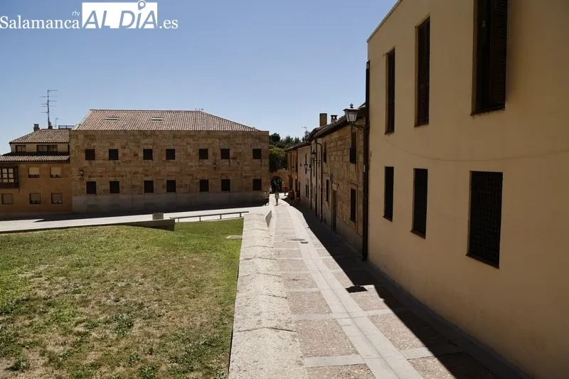 El centro de Salamanca este domingo, el primer día de la nueva ola de calor. Fotos: David Sañudo
