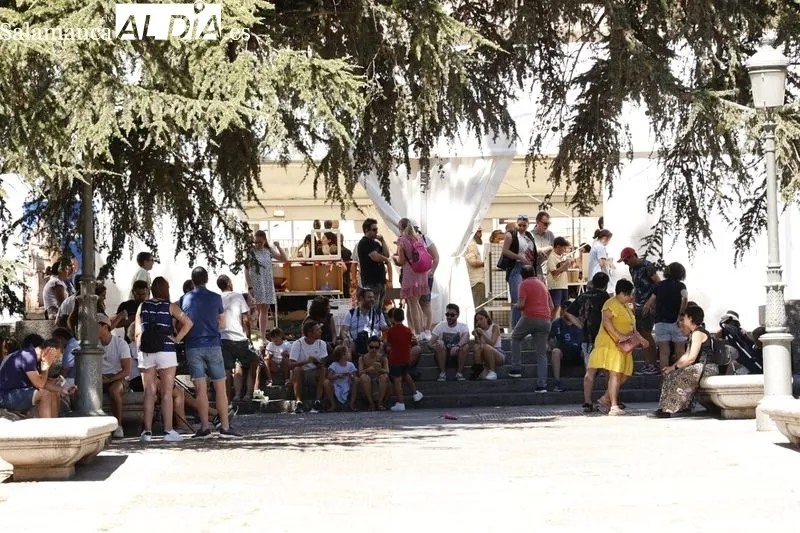 El centro de Salamanca este domingo, el primer día de la nueva ola de calor. Fotos: David Sañudo