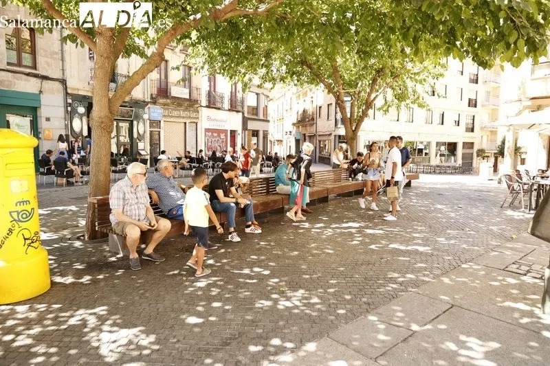 El centro de Salamanca este domingo, el primer día de la nueva ola de calor. Fotos: David Sañudo