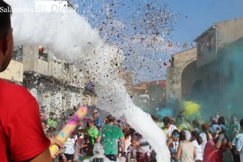 Clase práctica, 'Color party' y Corte de Honor de las fiestas de Aldeadávila / FOTOS: SAIRA ANDRÉS