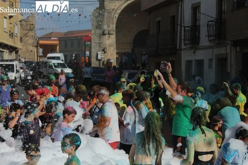 Clase práctica, 'Color party' y Corte de Honor de las fiestas de Aldeadávila / FOTOS: SAIRA ANDRÉS
