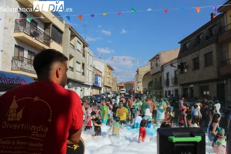 Clase práctica, 'Color party' y Corte de Honor de las fiestas de Aldeadávila / FOTOS: SAIRA ANDRÉS