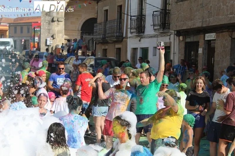 Clase práctica, 'Color party' y Corte de Honor de las fiestas de Aldeadávila / FOTOS: SAIRA ANDRÉS