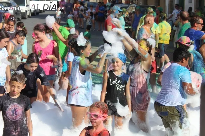 Clase práctica, 'Color party' y Corte de Honor de las fiestas de Aldeadávila / FOTOS: SAIRA ANDRÉS