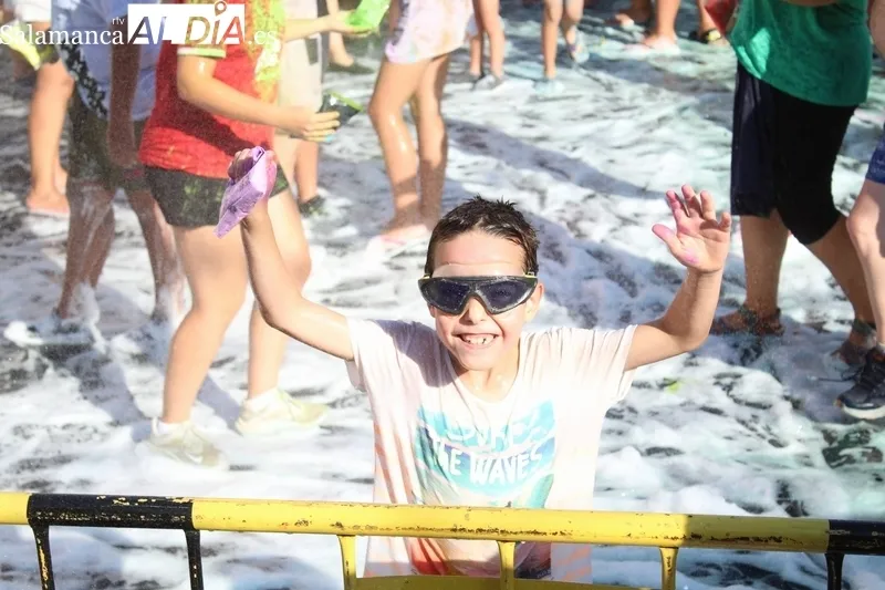 Clase práctica, 'Color party' y Corte de Honor de las fiestas de Aldeadávila / FOTOS: SAIRA ANDRÉS