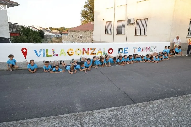 Foto 3 - Villagonzalo de Tormes disfruta del inicio de sus fiestas con el preg&oacute;n y el chupinazo
